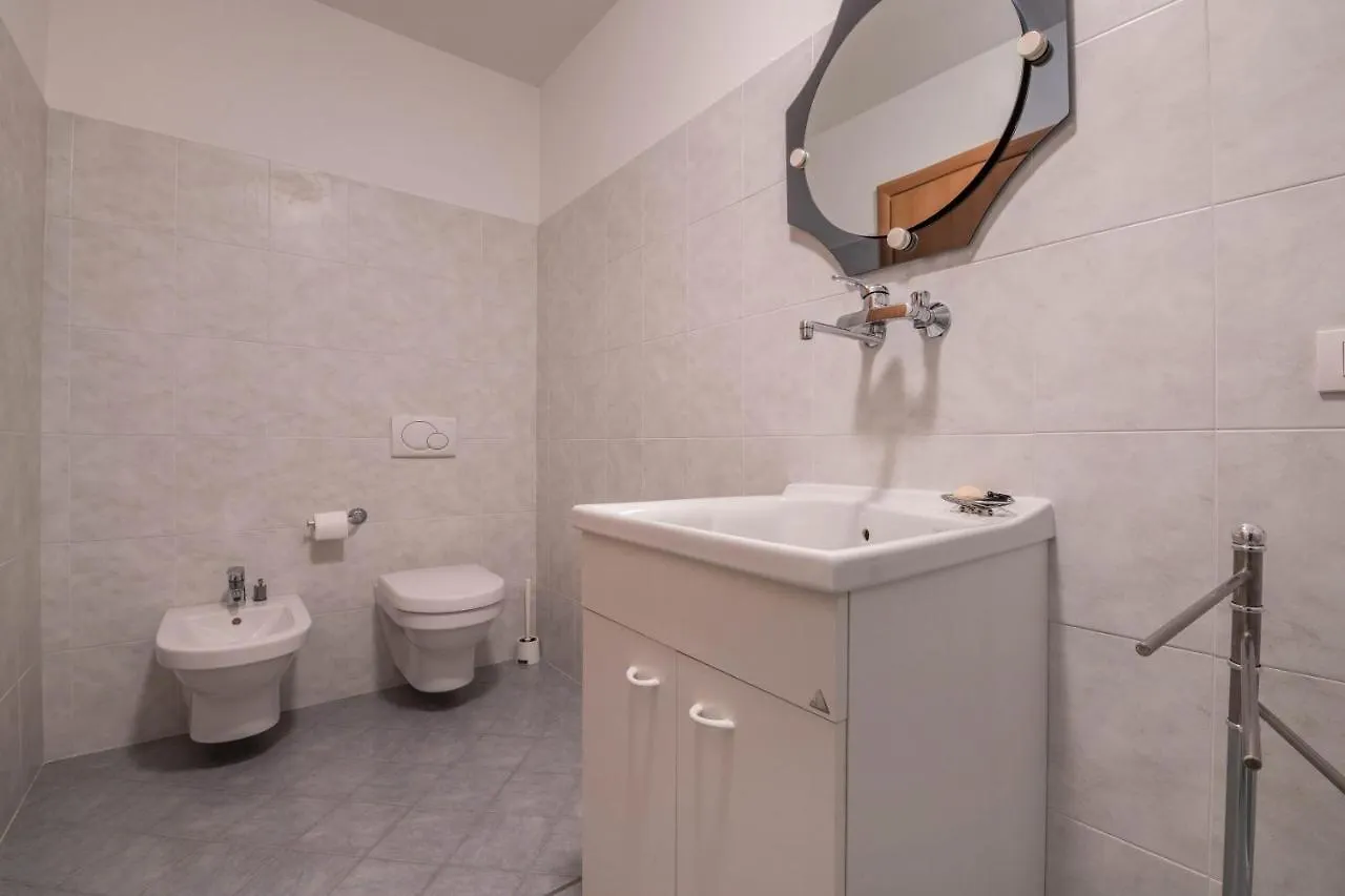 Apartment Loretta In Villa Fiore Toscolano Maderno Italien