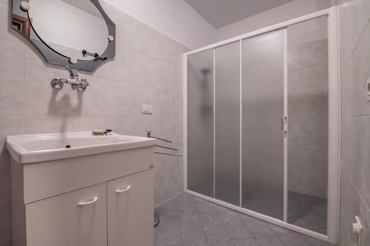 Apartment Loretta In Villa Fiore Toscolano Maderno